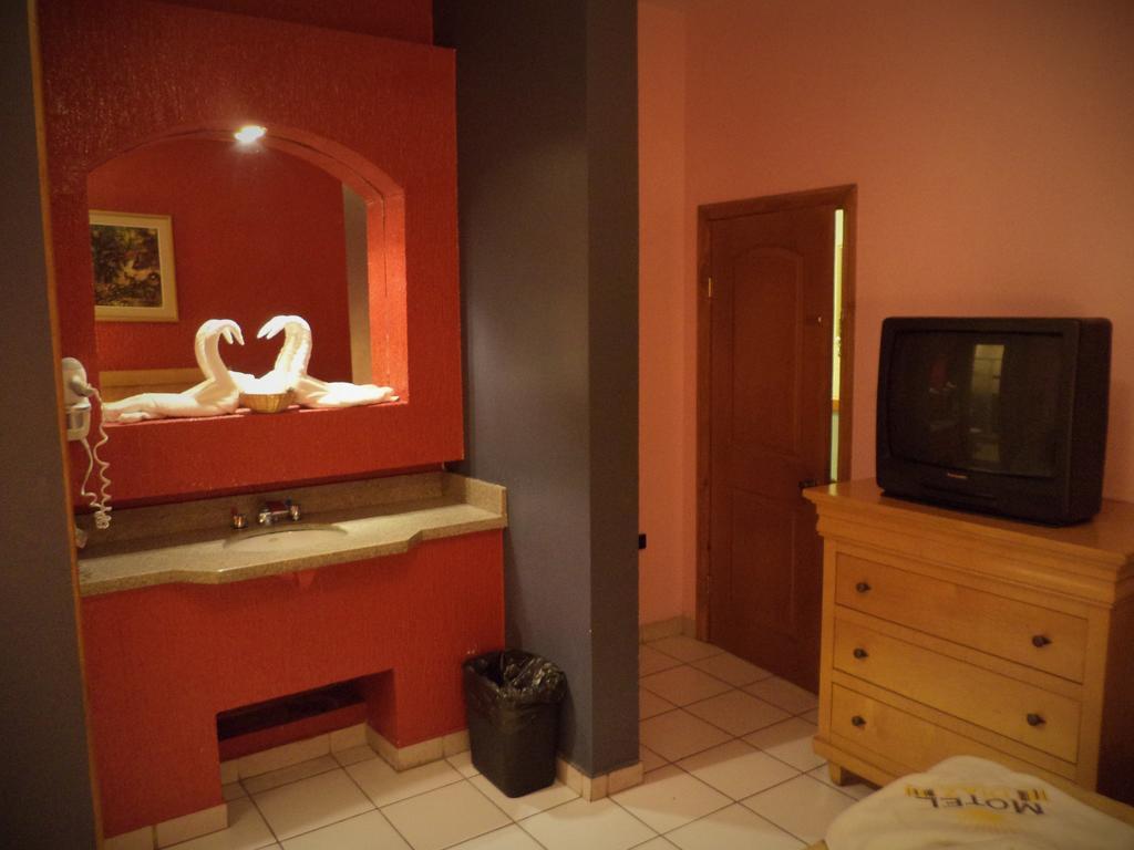 Hotel Diaz Τιχουάνα Δωμάτιο φωτογραφία